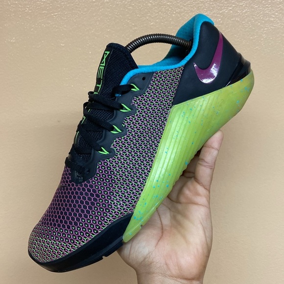 Nike Metcon 5 AMP “Black/Green Strike/Blue Fury/Fire Pink” - Picture 12 of 16